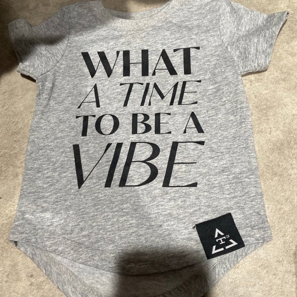 Trilogy vibe tee 6/12m - Picture 1 of 1